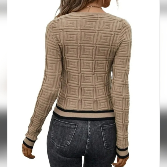 NWOT- Womens Beige And Black Sweater- Large - Picture 3 of 6